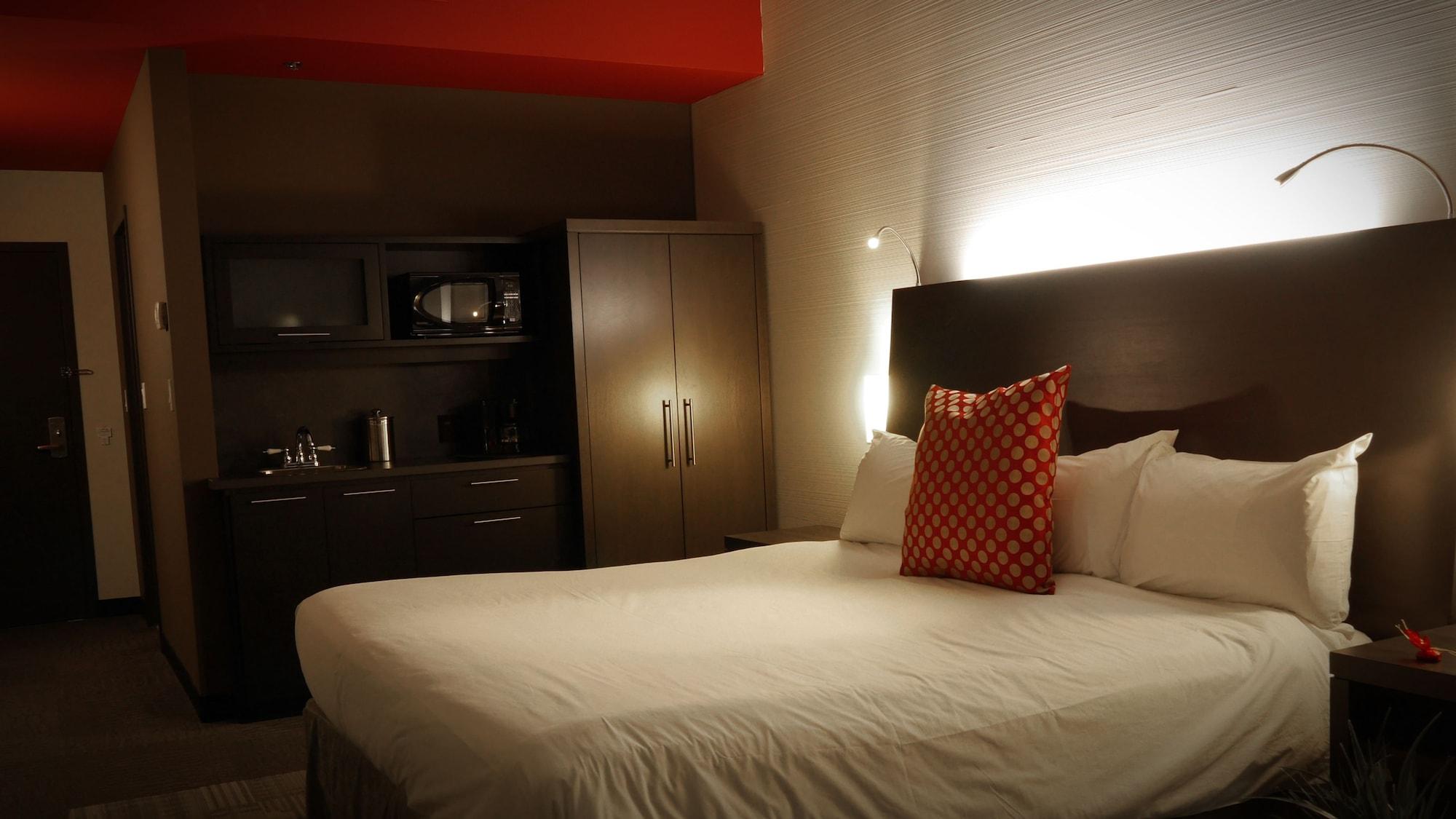 Grand Times Hotel 4*